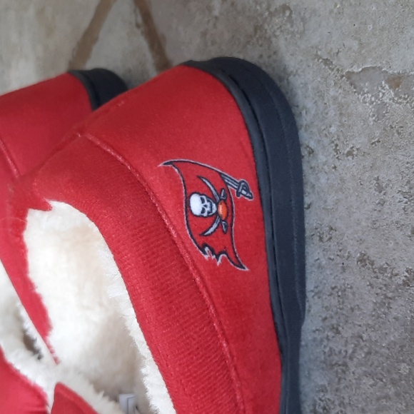 Foco Tampa Bay Buccaneers Slippers sz S(Mens 7-8) - Picture 2 of 6